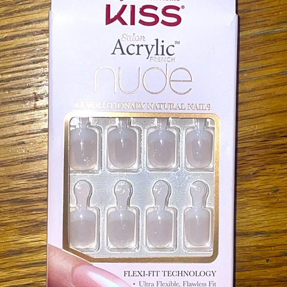 NWT/NIB- 5 boxes- KISS press on/glue on nails - Picture 6 of 6